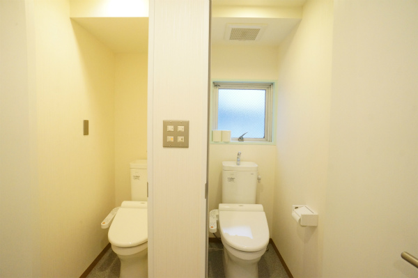 トイレは各フロアに2つあります。
