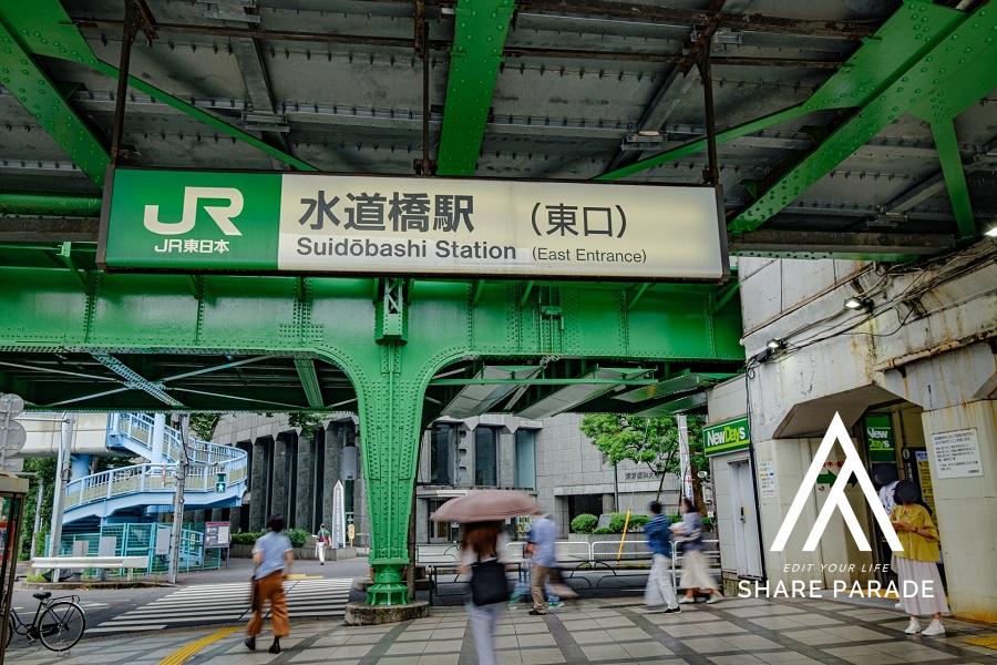 可通勤至水道桥站且房租较低的车站有哪些？请列出能在20分钟内到达水道桥站的车站。