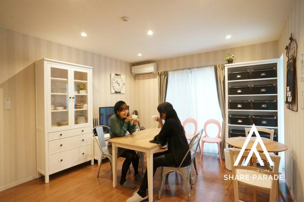 Girls’ Life in a Home Just One Stop from Shibuya