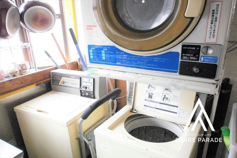 コイン式の洗濯機です