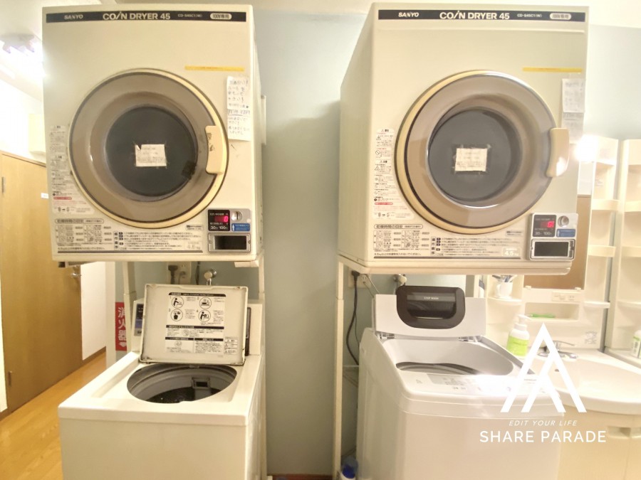 洗濯機と乾燥機。どちらも無料です。