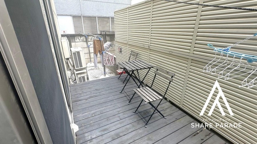 ウッドデッキ（喫煙可能スペース）